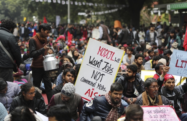 Hindistan'da genç işsizlerden hükümet protestosu